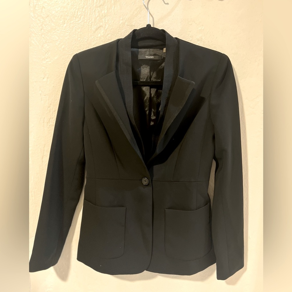 Tahari black tuxedo jacket size 2